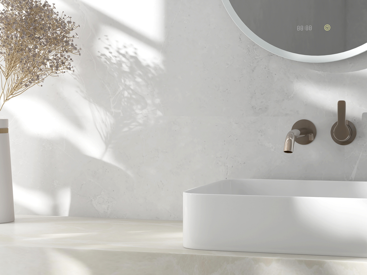 Modern round smart vanity mirror with clock, cream marble counter, white rectangle ceramic washbasin, flower vase in sunlight, shadow hemstädning